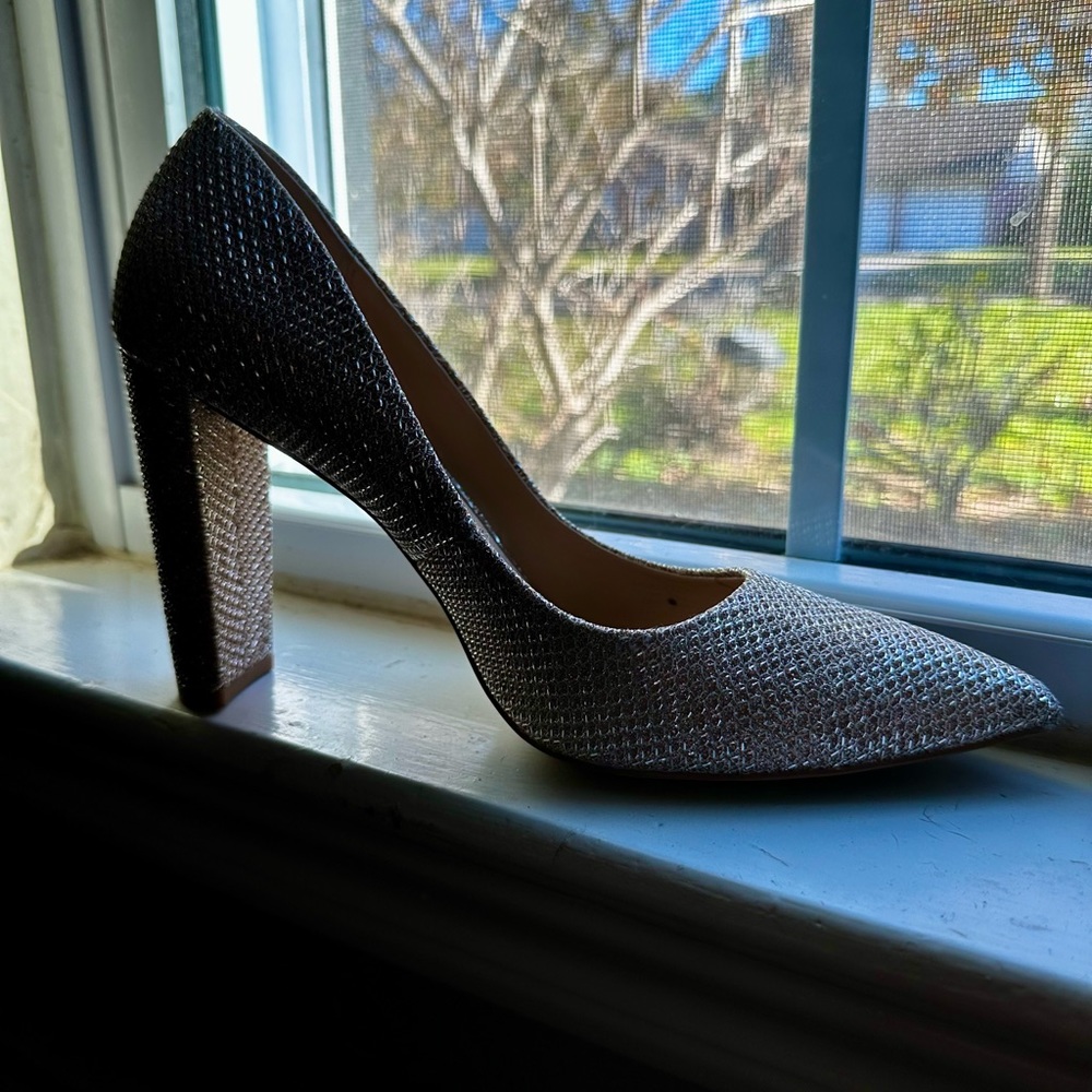 Pointed Toe Sparkly Gold Heel, Jewel Badgley Mischka, Size 9 - Picture 8 of 9